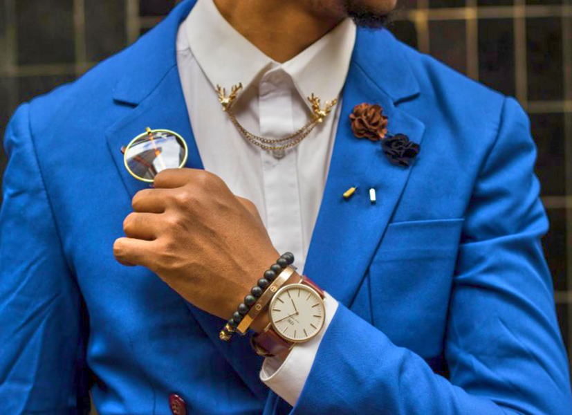 Avoid too many accessories on your business suit