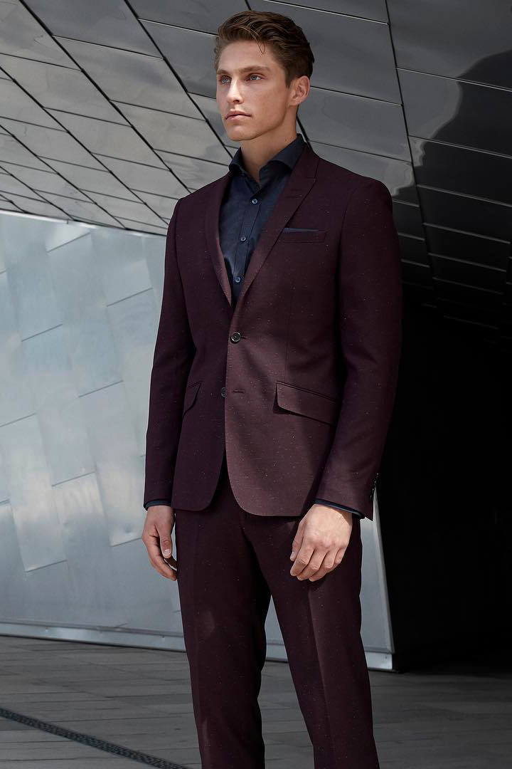 Burgundy suit & black shirt color combination
