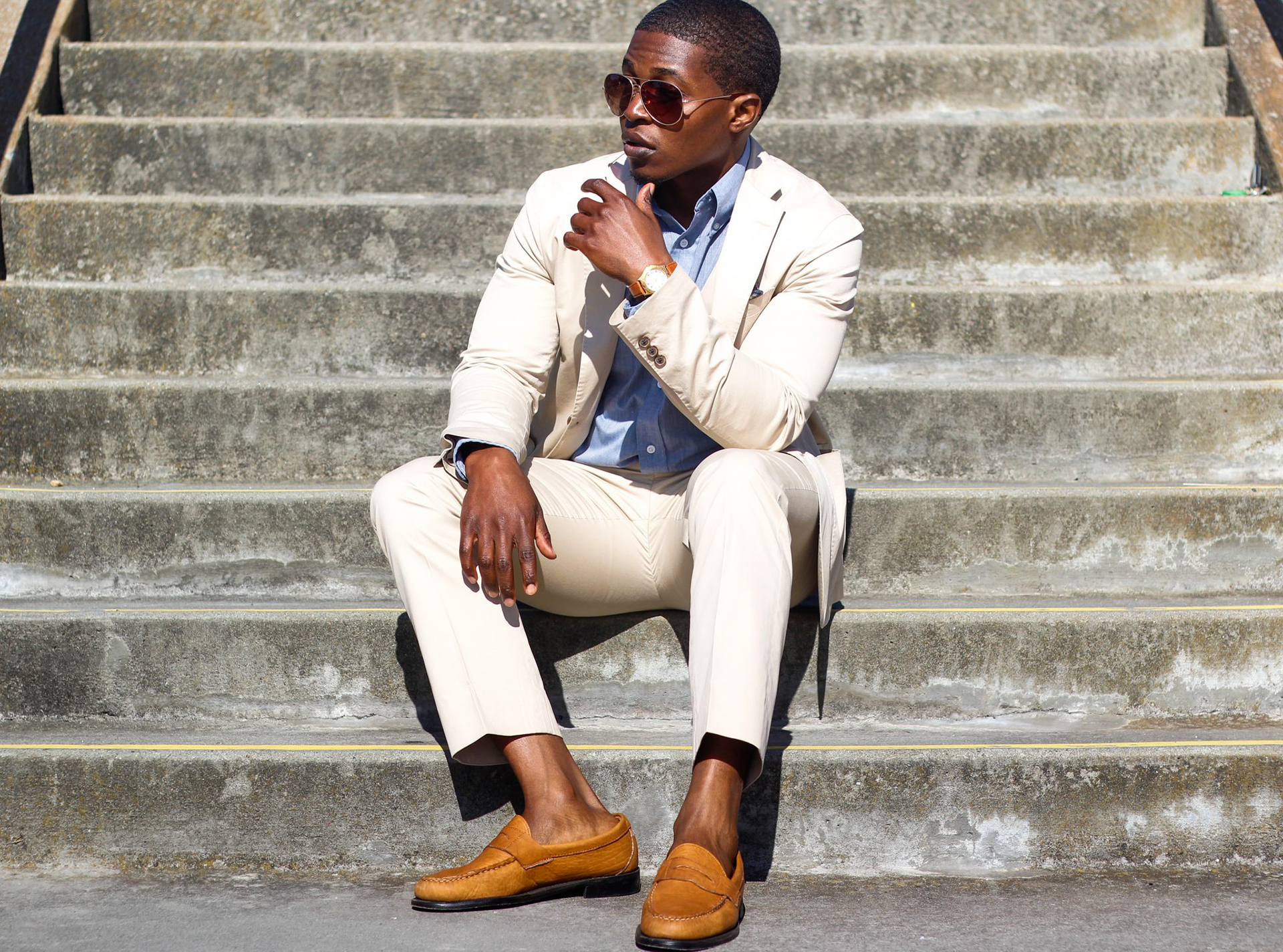 how to wear tan cotton suit in summer